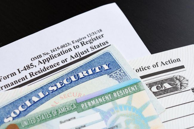 Những Điều Cần Biết Khi Chuyển Đổi Resident Visa